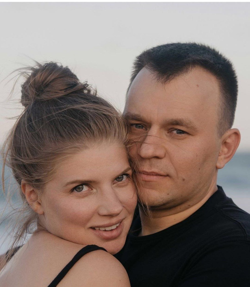 Настя Задорожная с мужем. Социальные сети