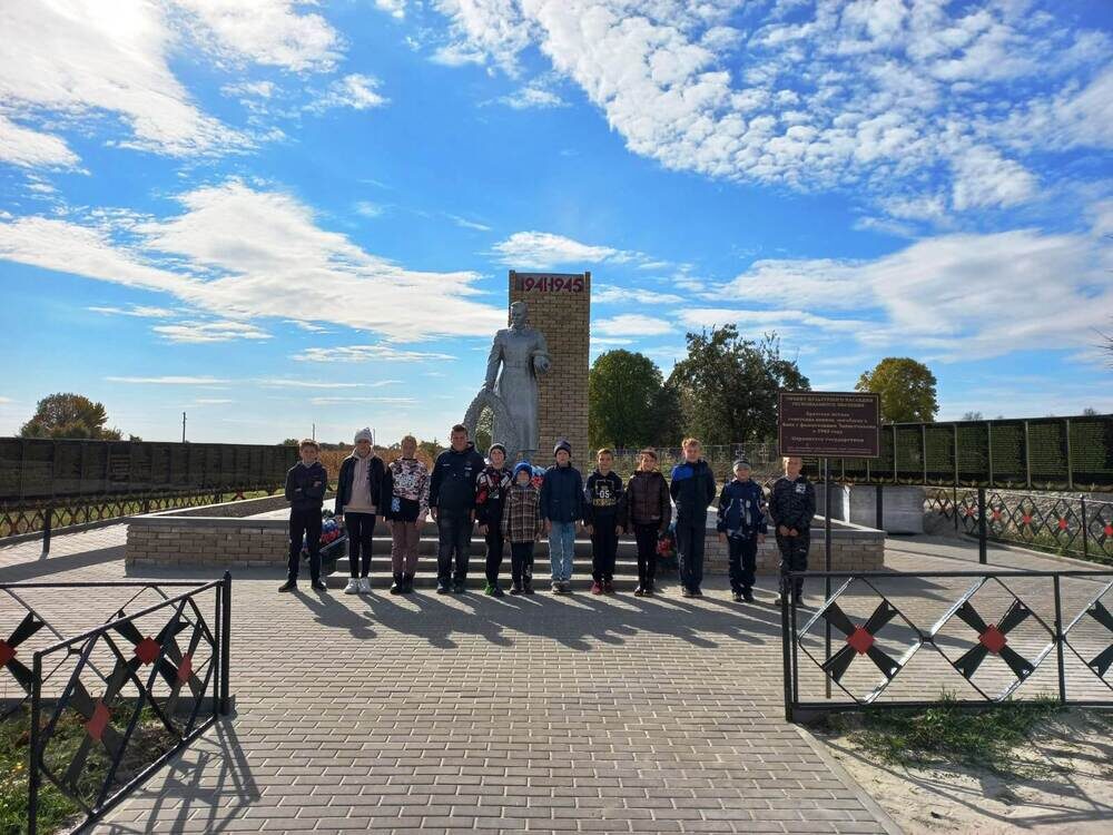 Братская могила в селе Косилово, где похоронен депутат Верховного Совета Киргизской ССР первого созыва Шамши Егемжаров