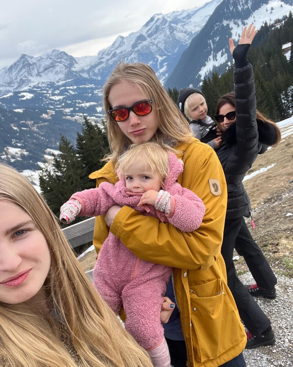 Листайте вправо, чтобы увидеть больше изображений