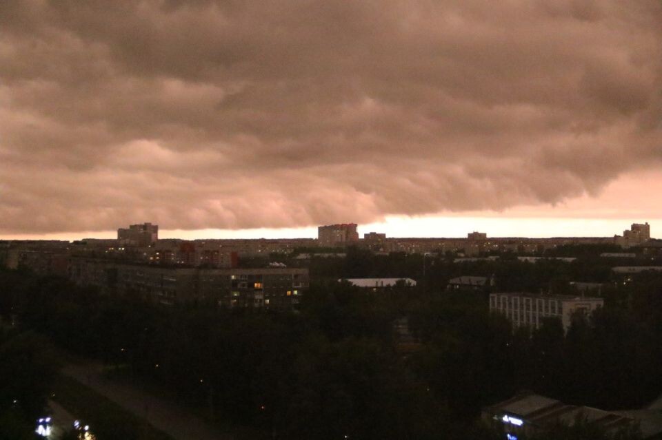   Тучи в Барнауле, дождь. Источник: Виталий Барабаш