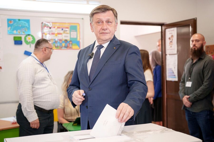    Крин Антонеску / Источник: © Andreea Alexandru/AP/TASS