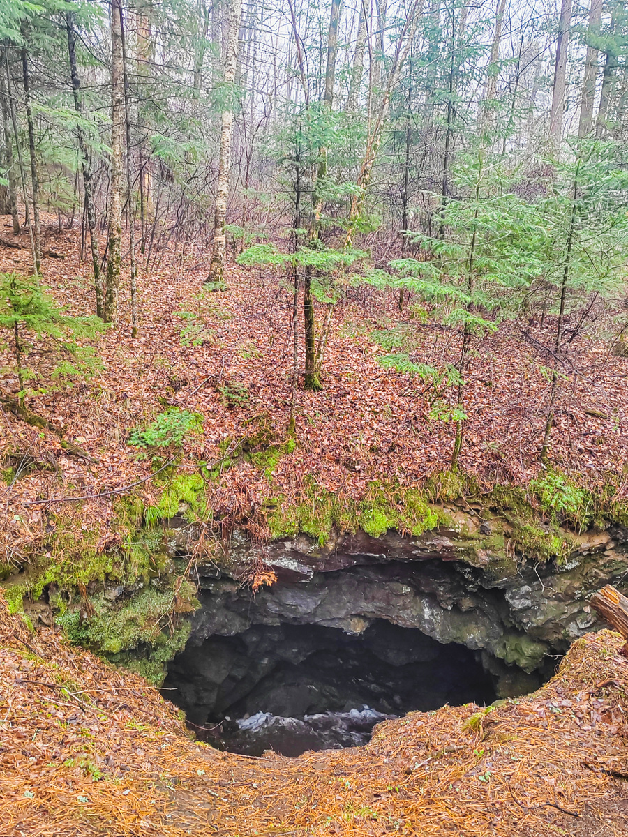 вход в пещеру Пасечная