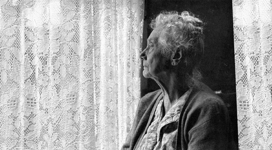 одинокая женщина