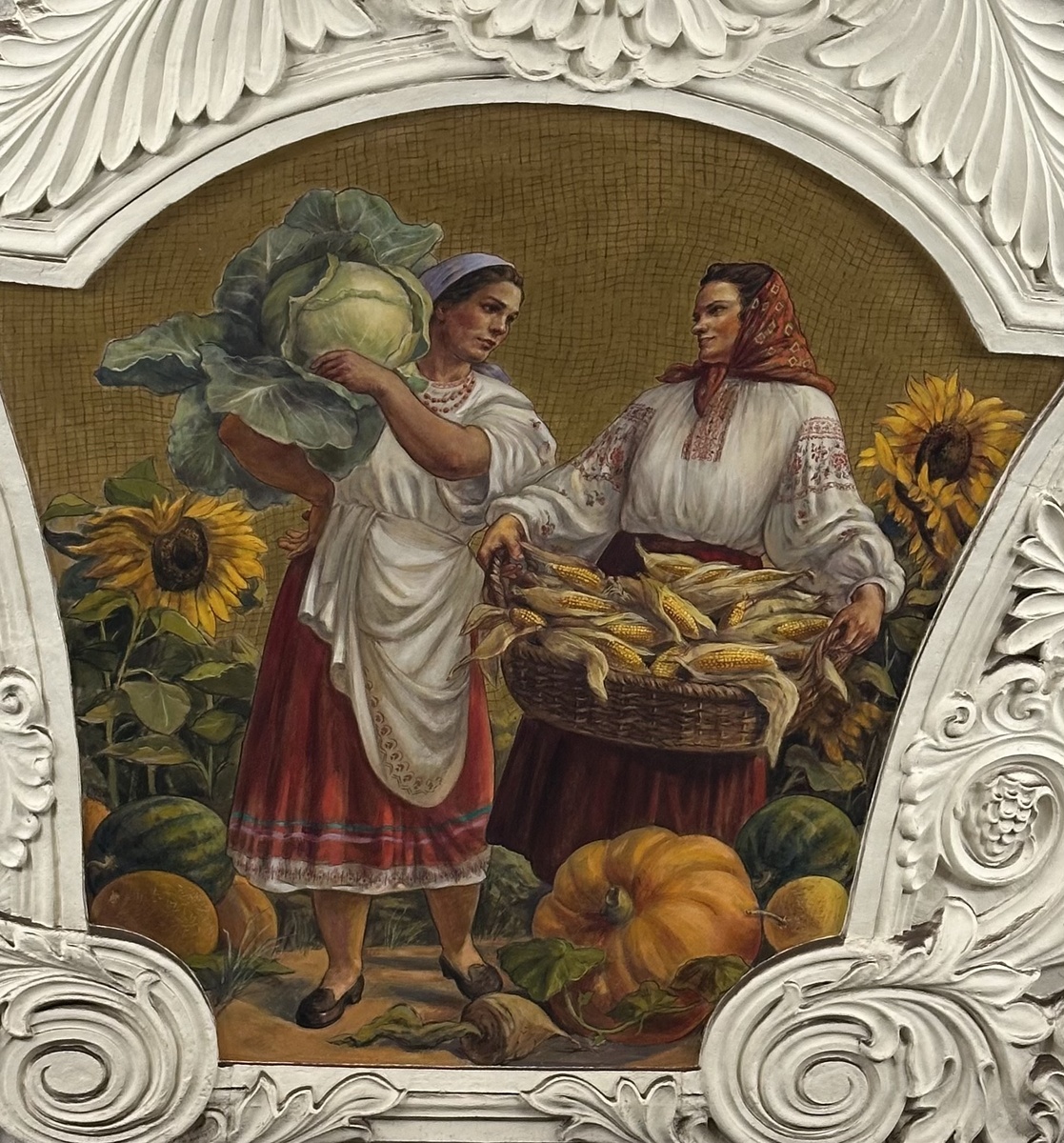 Женщины за работой в московском метро