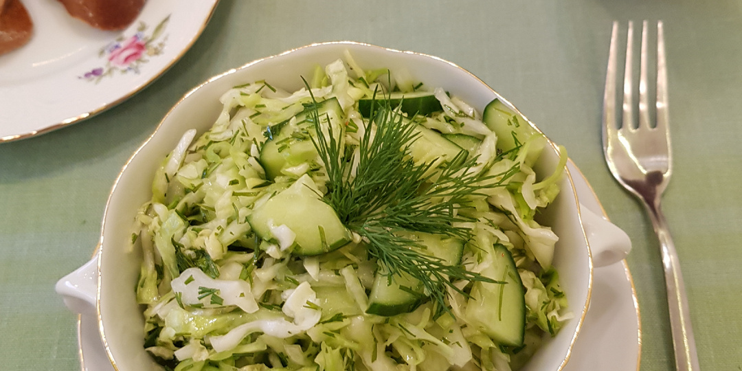 Салат из свежей капусты с огурцом