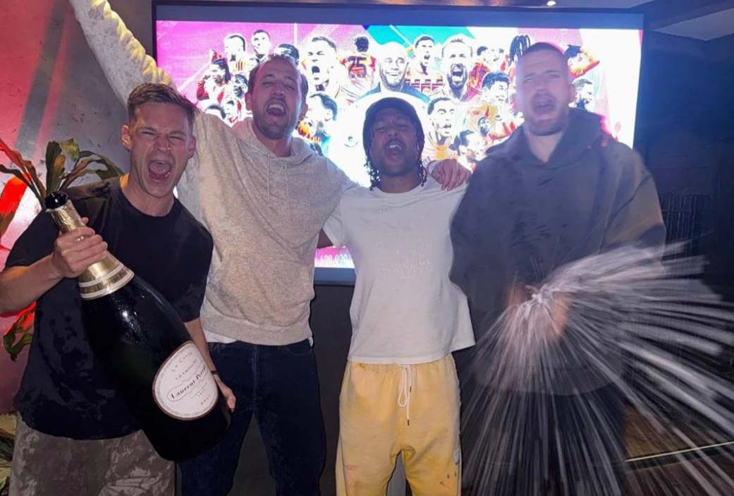 Радость Кейна по поводу чемпионства. Фото: соцсети