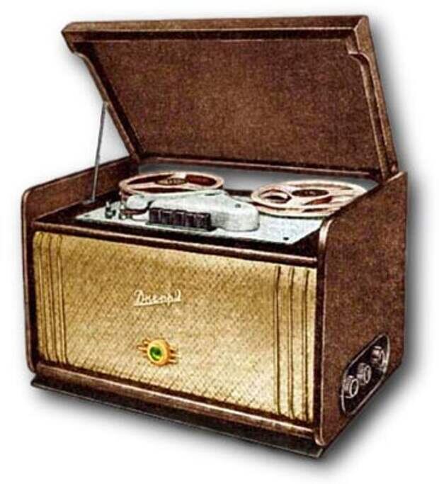 Один из первых катушечных магнитофонов"Днепр"