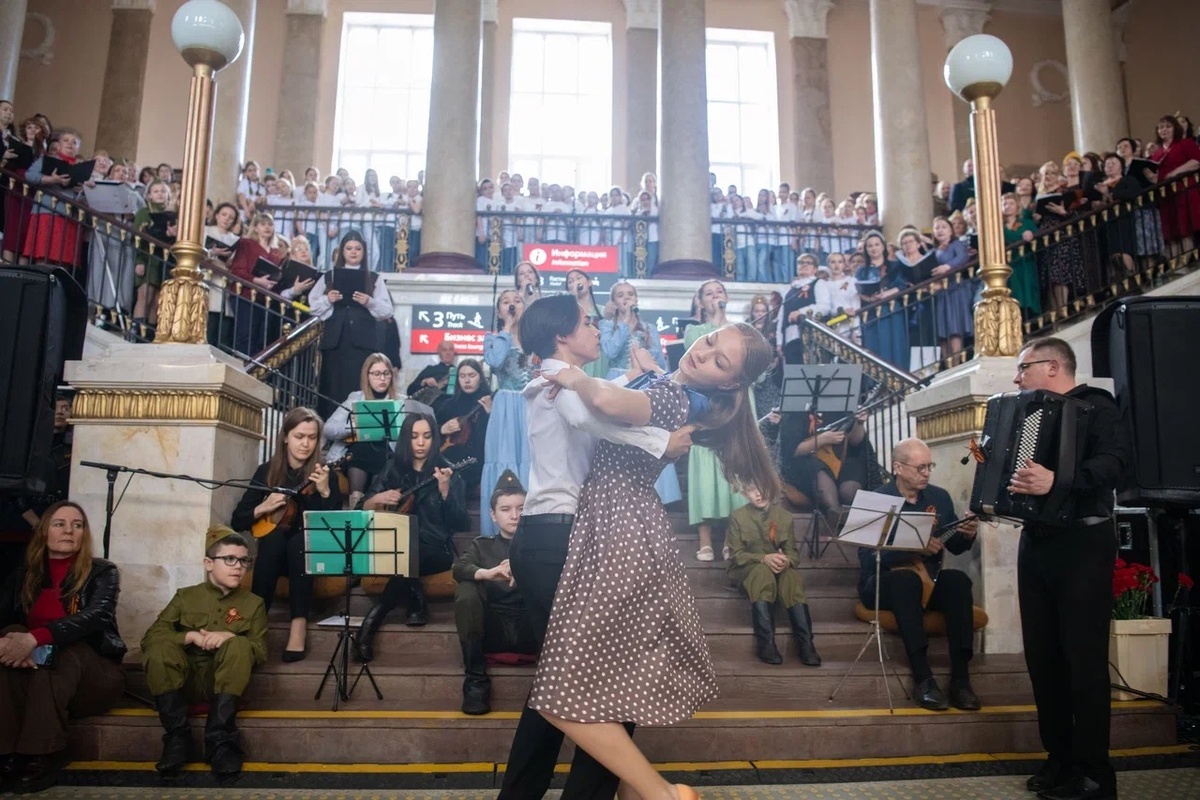    Концерт -флешмоб «Песни Победы». Фото: «Республика»/ Лилия Кончакова