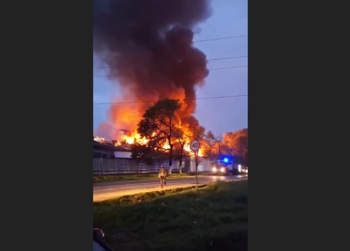    В Апшеронске потушили пожар на хлебозаводе