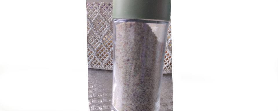 семена льна являются важным источником селена, который, в свою очередь, препятствует развитию опухолей, очищает организм от тяжелых металлов, помогает улучшить зрение и мозговую деятельность. тыквенная семечка содержит большое количество питательных веществ, среди которых белок, марганец, медь, магний, железо и др.