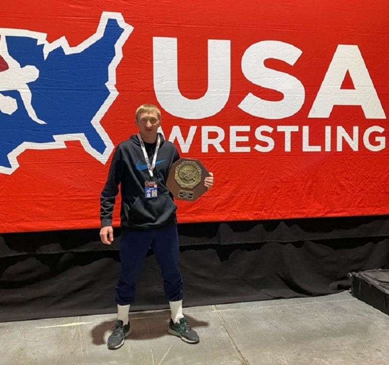 Серебринников завоевал золотую медаль. Фото: паблик спортшколы имени Поддубного во «ВКонтакте»