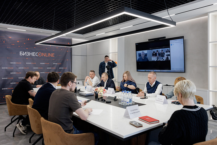    Эксперты, представители гуманитарного сообщества республики, рассказали об актуальных потребностях бойцов и о том, как скорая мысль о победе влияет на боевой дух на фронте, а также в стане самих волонтеров