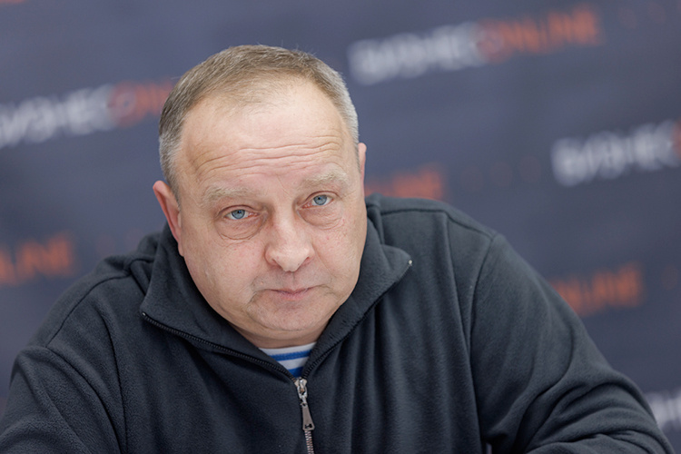    Юрий Суворов: «Расстановка сил на фронте сейчас такова, что наши ребята уверенными темпами движутся вперед. А движение — это всегда смена позиций и обустройство новых, а значит, постоянная потребность в стройматериалах, вплоть до саморезов, листов ДСП для обустройства блиндажей, укрытий»