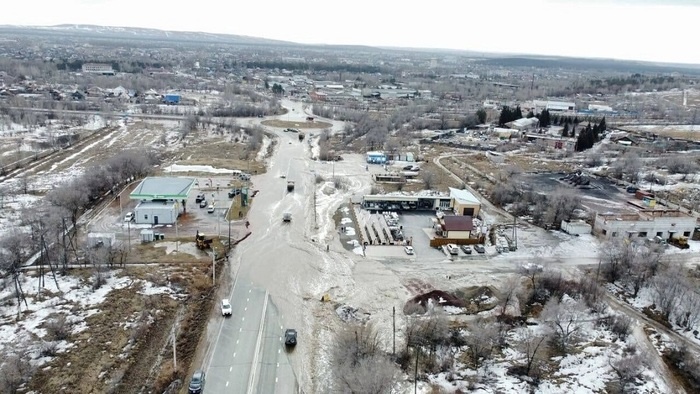    Чиновники воруют, а не строят дамбы