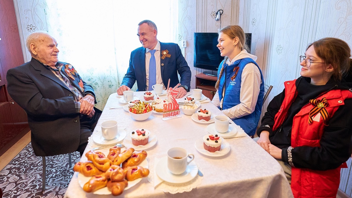    Труженика тыла из Междуреченского навестил губернатор Югры