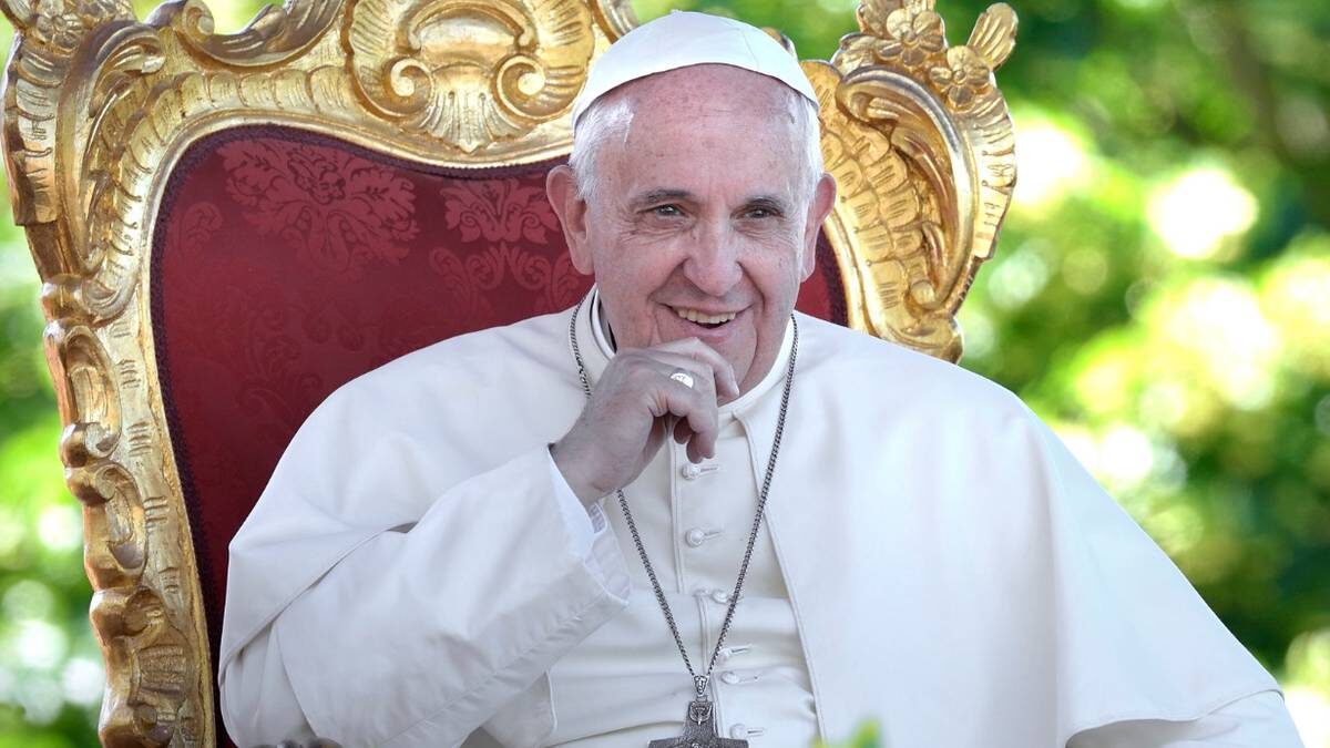    Папа Франциск во время встречи с молодежью в святилище Кастельпетрозо, южная Италия. Франциск проявил себя как либерал, пытаясь сохранить паству в Европе. Получилось, к сожалению, плохо / Фото: Stefano Spazi / ТАСС