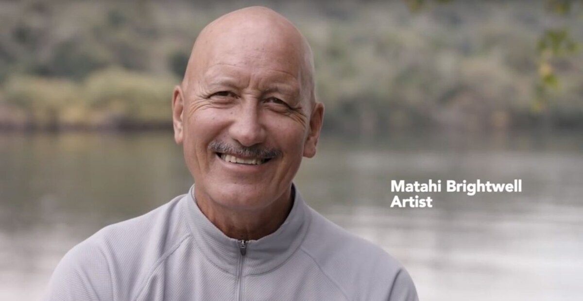 Фотография скульптора с сайта озера Таупо