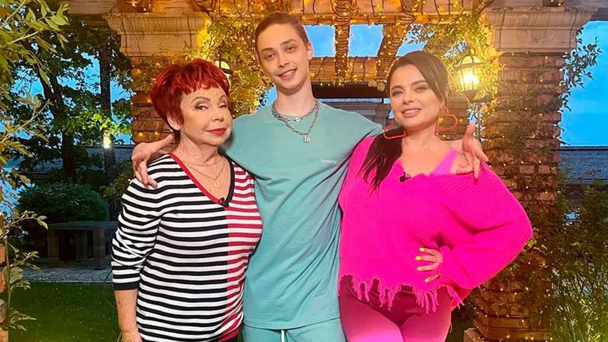 Архип Глушко с бабушкой и мамой. Фото: соцсети