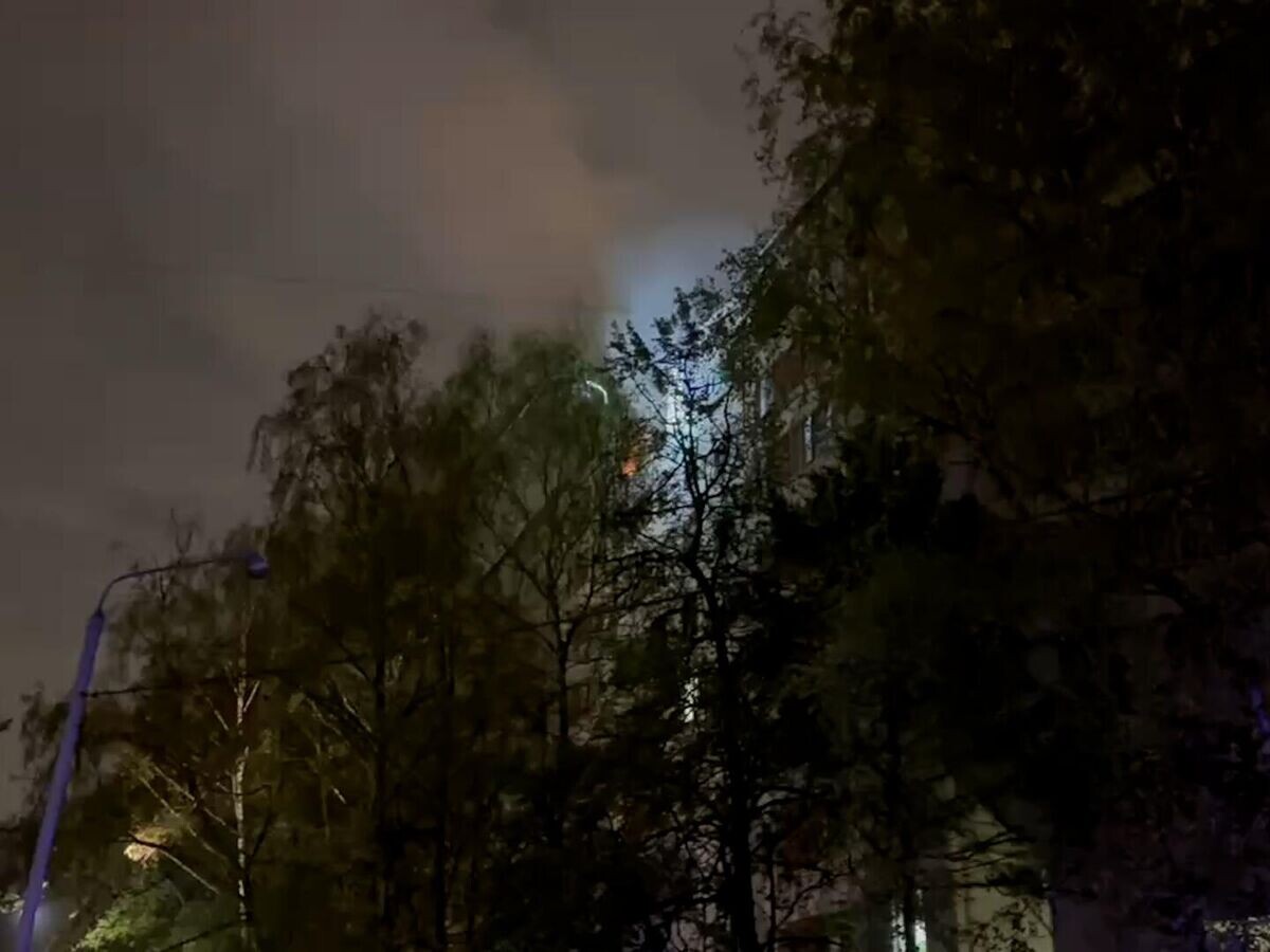    Кадры с места пожара в девятиэтажке на юго-западе Москвы© РИА Новости