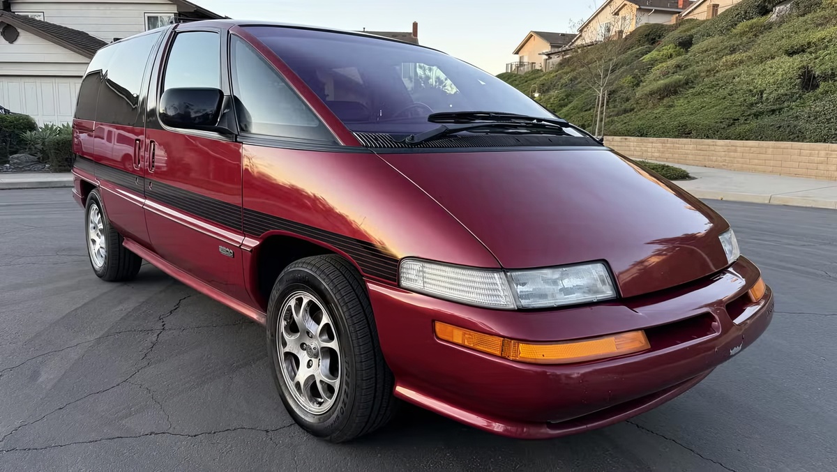 ©Bring a Trailer ©Oldsmobile