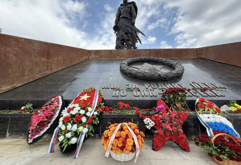 Ржевский мемориал. Цветок победы