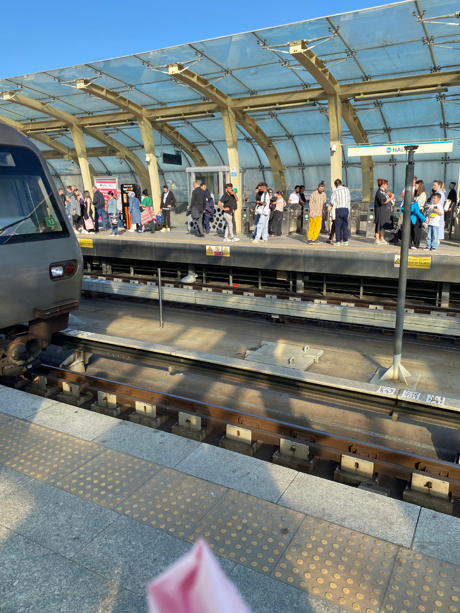 Станция метро в Стамбуле на мосту. Турция. Фото из личного архива 