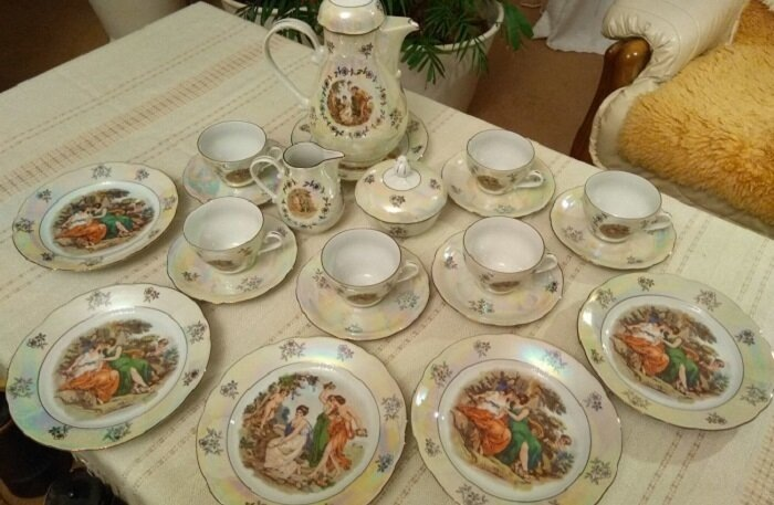 в 1970-х годах «Мадонна» стала популярной за рубежом. Советский сервиз превратился в модный сувенир для иностранцев