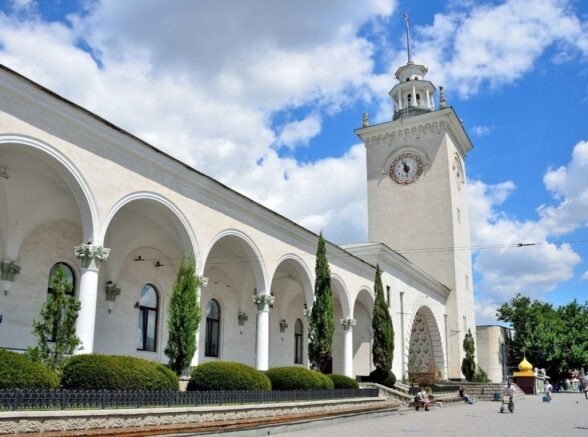    Железнодорожный вокзал Симферополя / visitsimferopol.ru