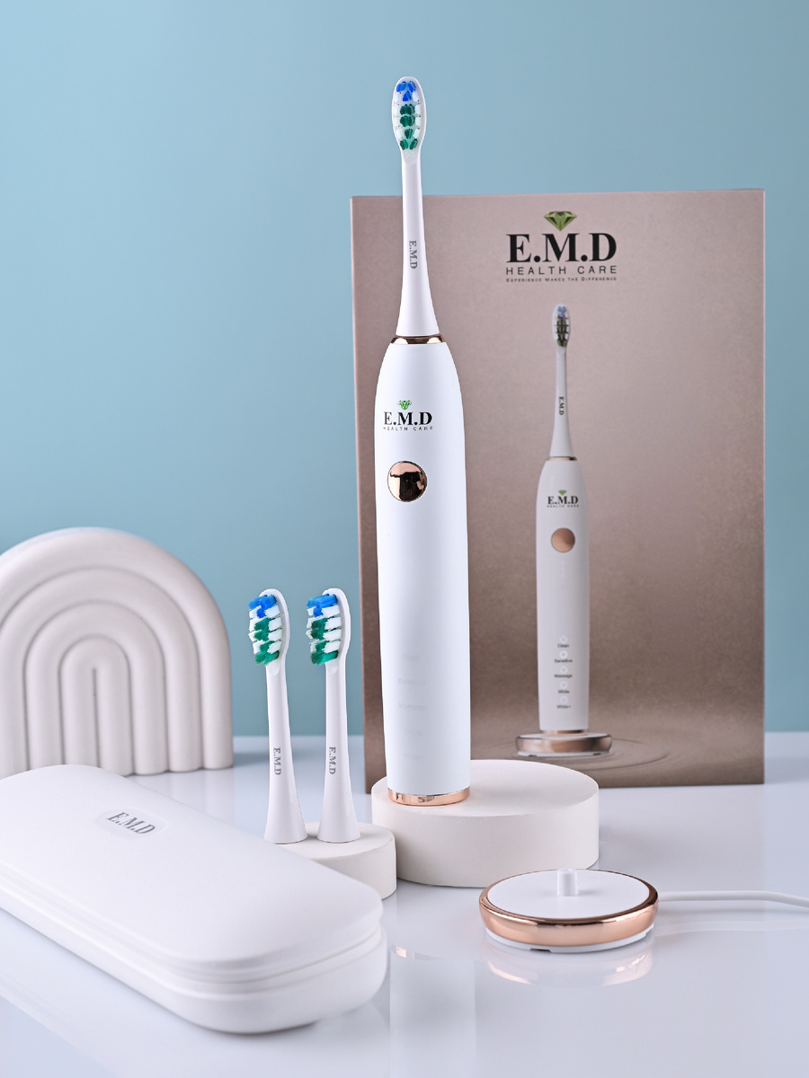 Сенсорное управление, 3 насадки и дорожный магнитный футляр