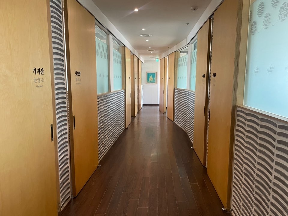 Балъу Гонъян (Balwoo Gongyang), ресторан храмовой кухни в Сеуле (Хон Ю/ The Korea Herald)