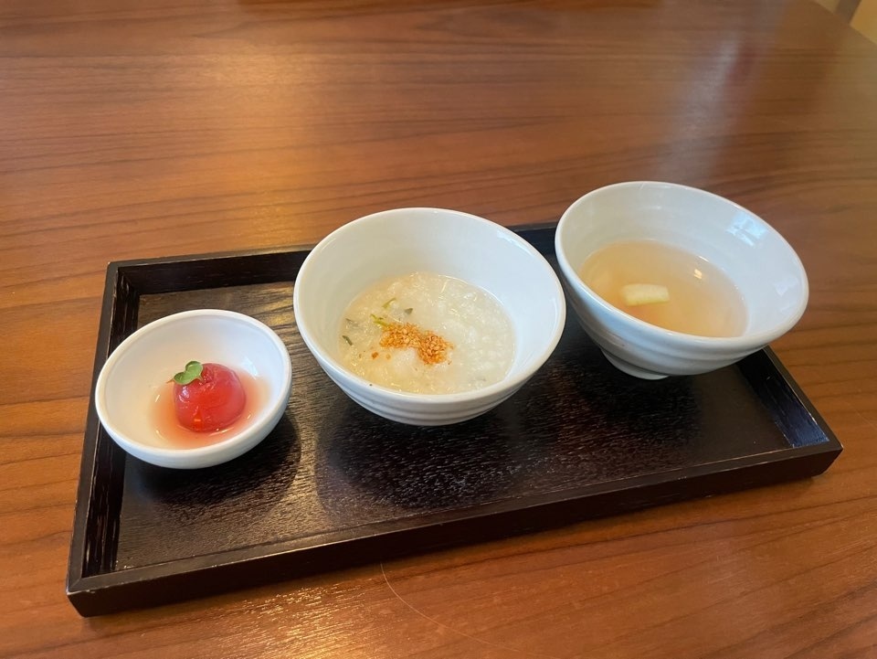 Suljuksim, закуска из курса Вон (Обет) в Balwoo Gongyang (Хон Ю/The Korea Herald)