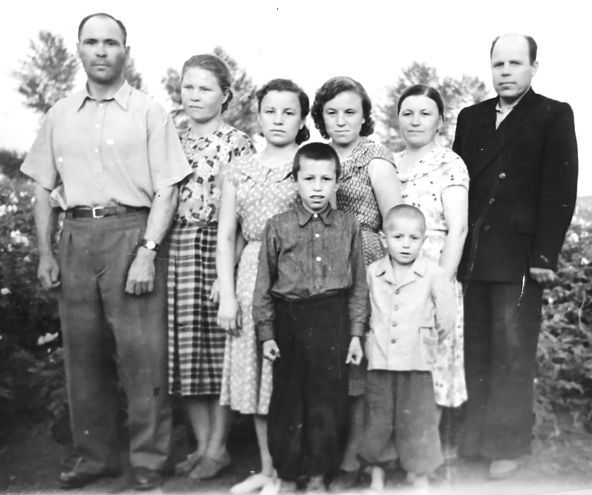 Крайний слева Нечаев Н.С.