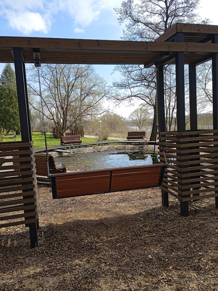 Здесь я читала книги. ☺