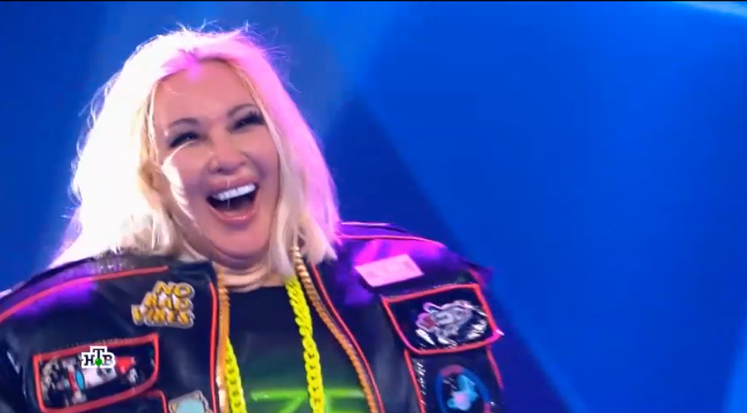 Валерия Львовна (Лера) Кудрявцева — российская теле- и радиоведущая, актриса и певица. «Маска» — музыкальное телешоу, являющееся российской адаптацией международного формата Masked Singer. компании Munhwa Broadcasting Corporation. Канал НТВ. Фото доступное на ресурсах интернета.