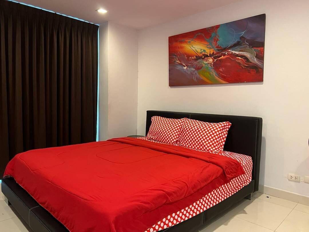 ЛИСТАЙТЕ ВПРАВО