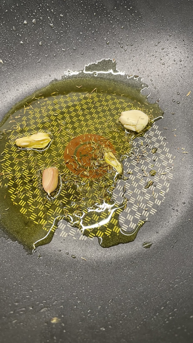 Разогреть масло. 