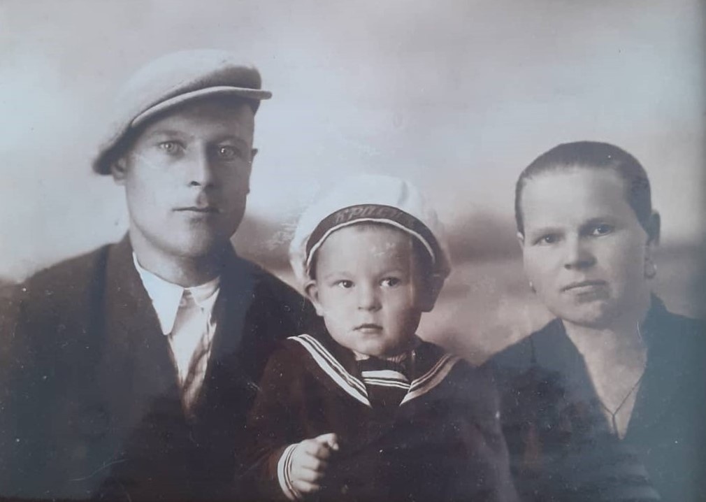 Татьяне Дмитриевне и ее сыну Саше повезло: их муж и отец вернулся домой живым!