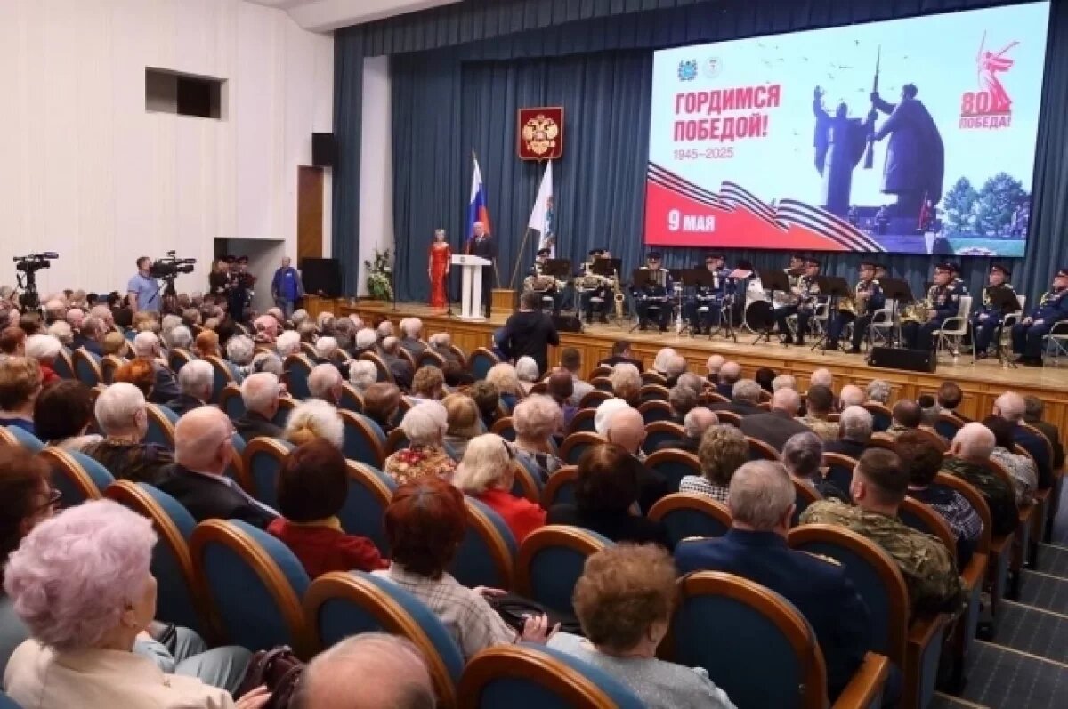    Накануне Дня Победы Владимир Мазур встретился с ветеранами ВОВ и СВО