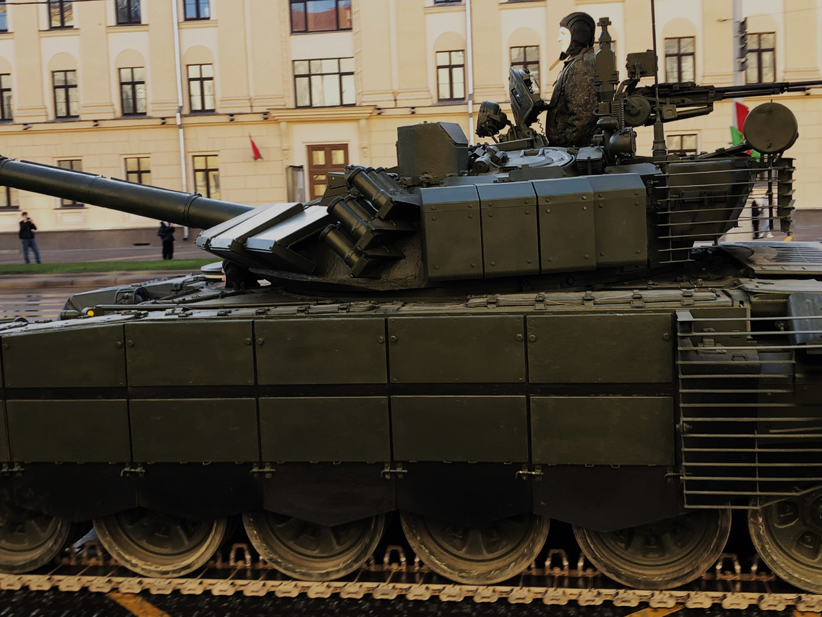 Можно обратить внимание, что пятый опорный каток- старого образца. То есть машины явно не простаивают в ППД.