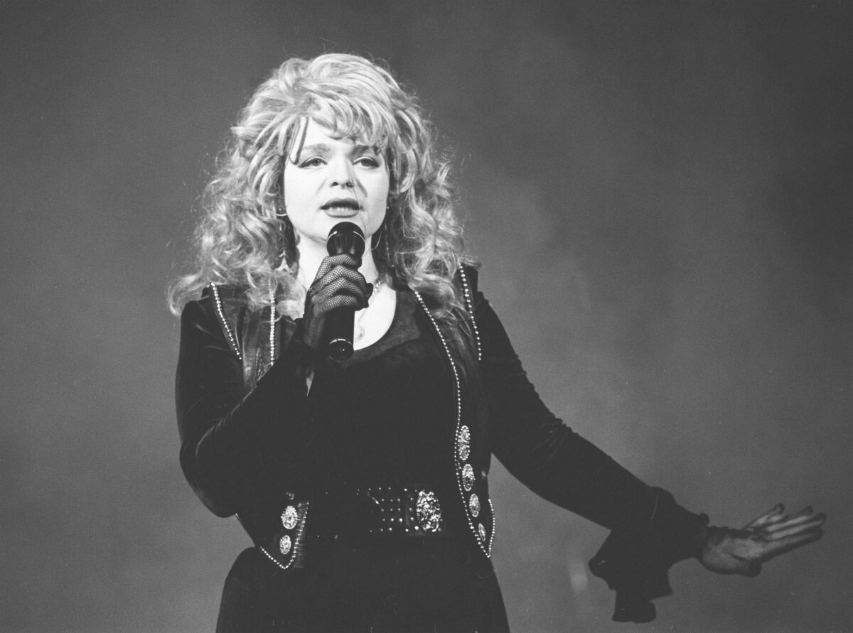 Лариса Долина