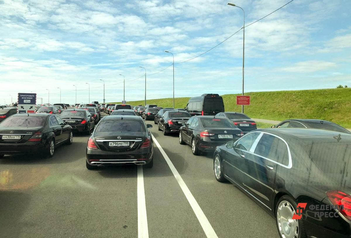 Водители пожаловались, что сложно проехать в центре города.  Фото: Фото: ФедералПресс