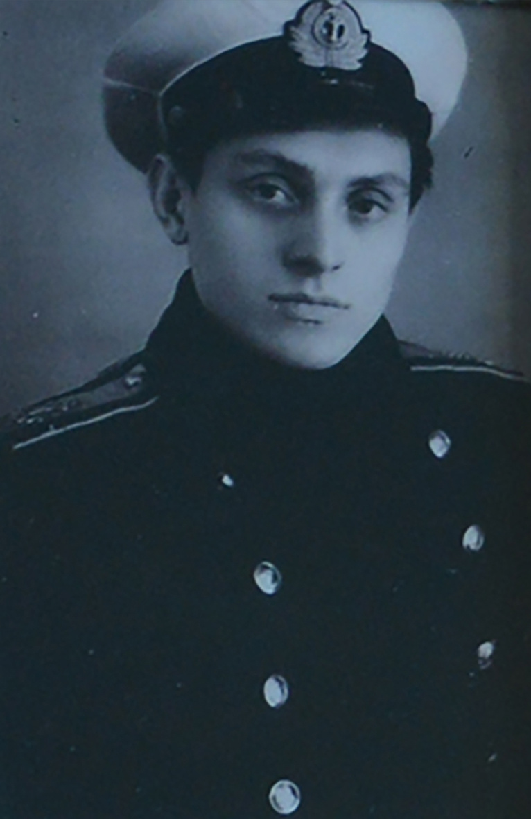 Новиков Юрий Александрович. 1936-2021. Фотография из архива семьи Новиковых. 1957