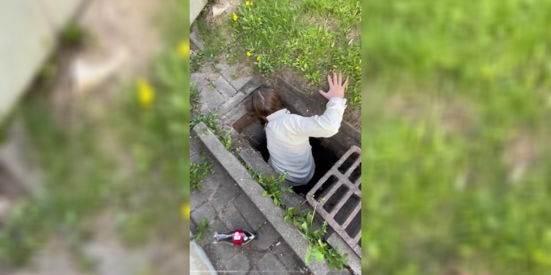 «Думала, телефон упал» — Белоруска «нырнула» в ливнёвку на Немиге и стала героем TikTok — Видео