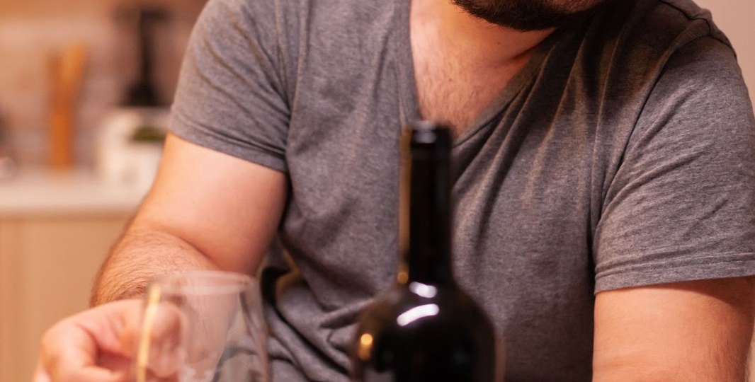 Алкоголь и резкая боль в тазобедренном суставе