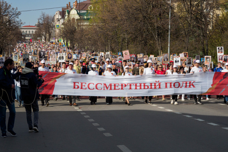    Водителям и пешеходам надо держать в уме ограничения в центре Казани, которые наложит «Бессмертный полк».   
Фото: «БИЗНЕС Online»