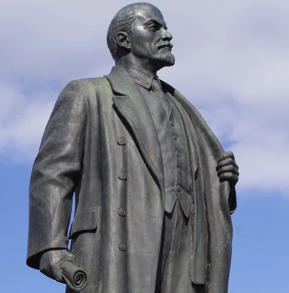 Памятник Ленину