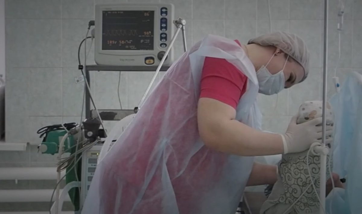    Быть акушеркой - это не просто принять роды