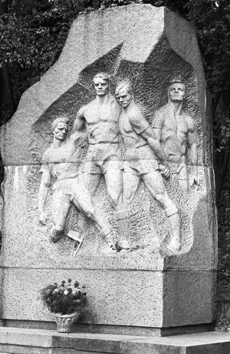    Михаил Черничкин и Валерий Соловьев / ТАСС