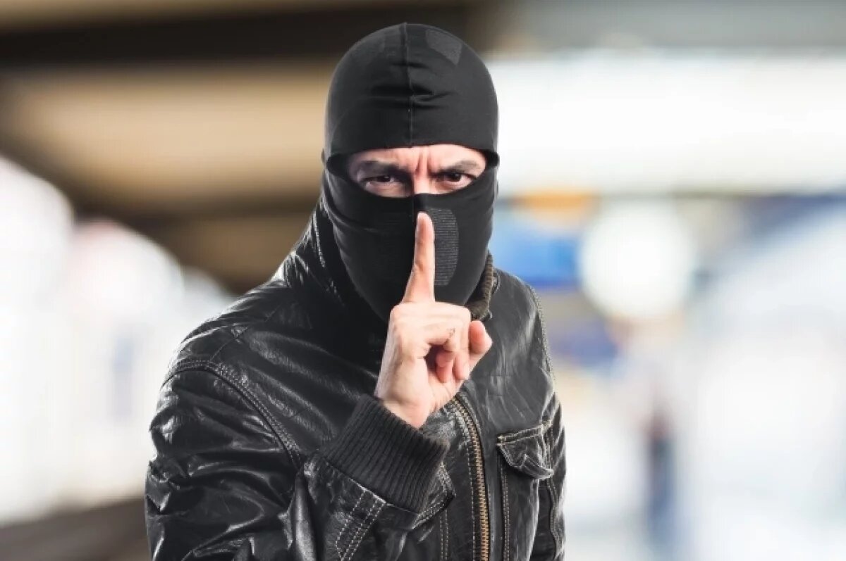    В переходе Ростова на Большой Садовой вандалы оборвали светильники