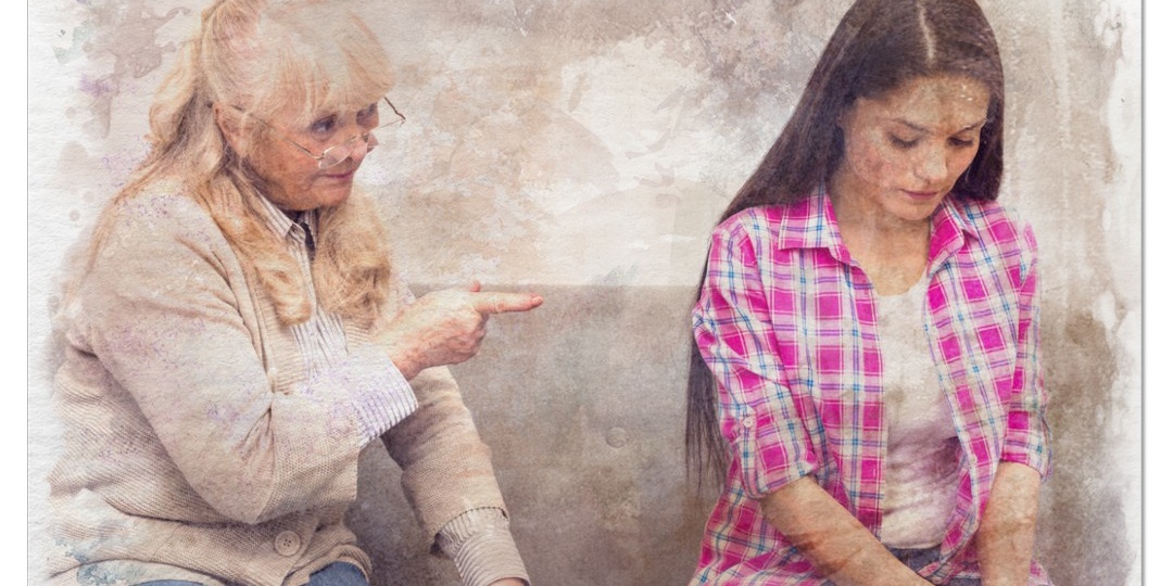 — Ах ты ж, пиявка! Сидит у меня на шее, да ещё и права качает! Пришла на всё готовенькое! Сыночка моего охмурила, под каблук загнала!